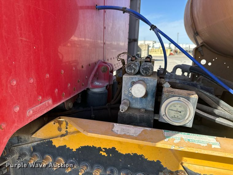 image for item DW5065 2014 Peterbilt 365 ready mix truck