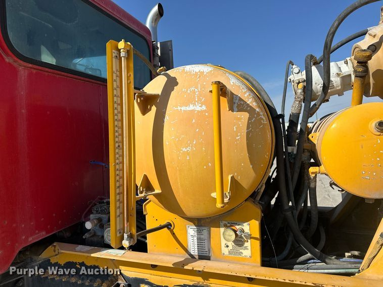 image for item DW5065 2014 Peterbilt 365 ready mix truck