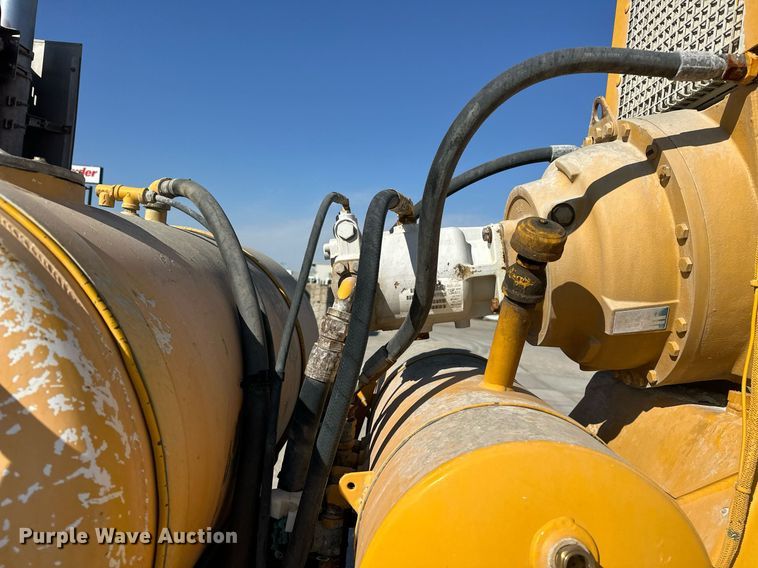 image for item DW5065 2014 Peterbilt 365 ready mix truck