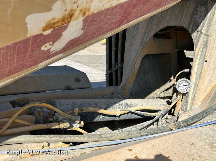 image for item DW5065 2014 Peterbilt 365 ready mix truck