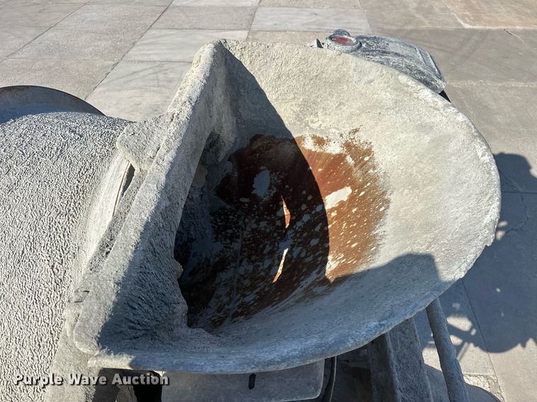 image for item DW5065 2014 Peterbilt 365 ready mix truck