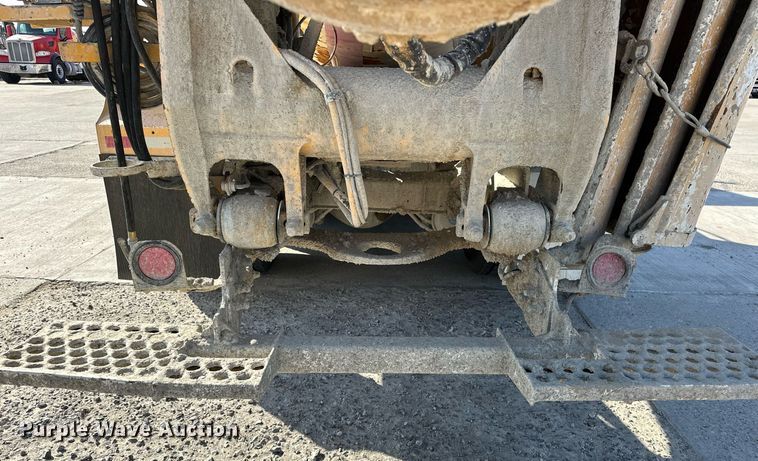 image for item DW5065 2014 Peterbilt 365 ready mix truck