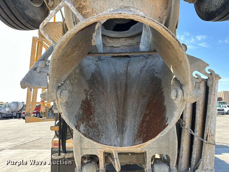 image for item DW5065 2014 Peterbilt 365 ready mix truck