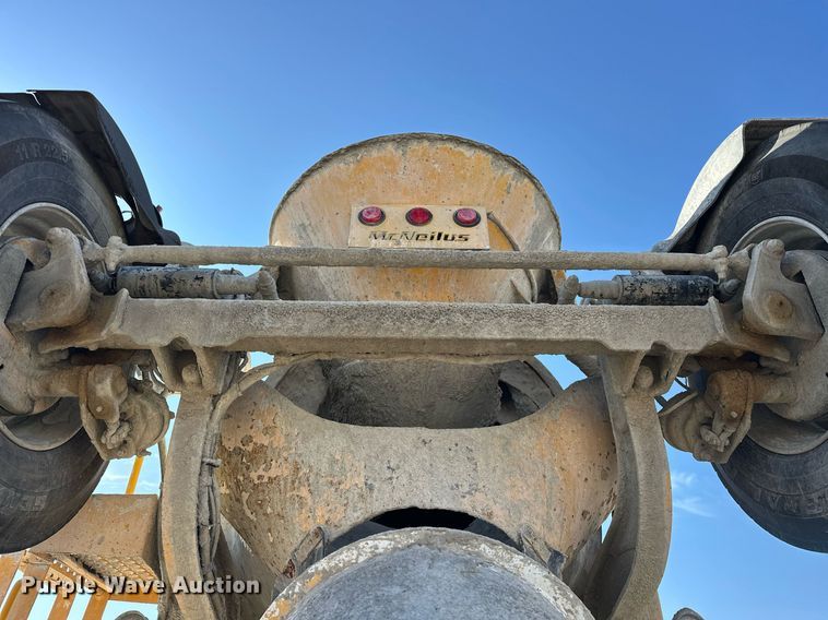 image for item DW5065 2014 Peterbilt 365 ready mix truck