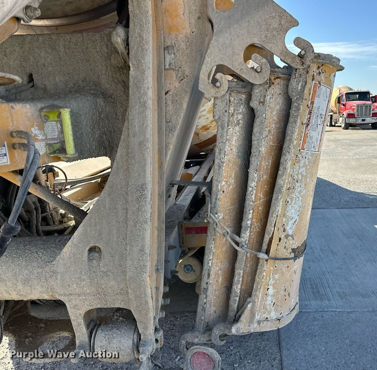 image for item DW5065 2014 Peterbilt 365 ready mix truck