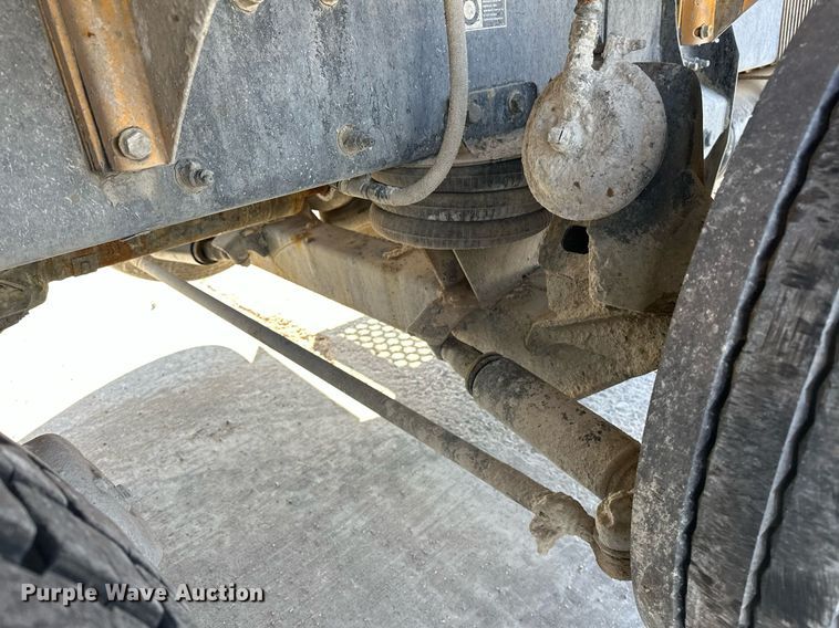 image for item DW5065 2014 Peterbilt 365 ready mix truck