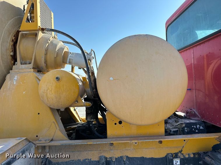 image for item DW5065 2014 Peterbilt 365 ready mix truck