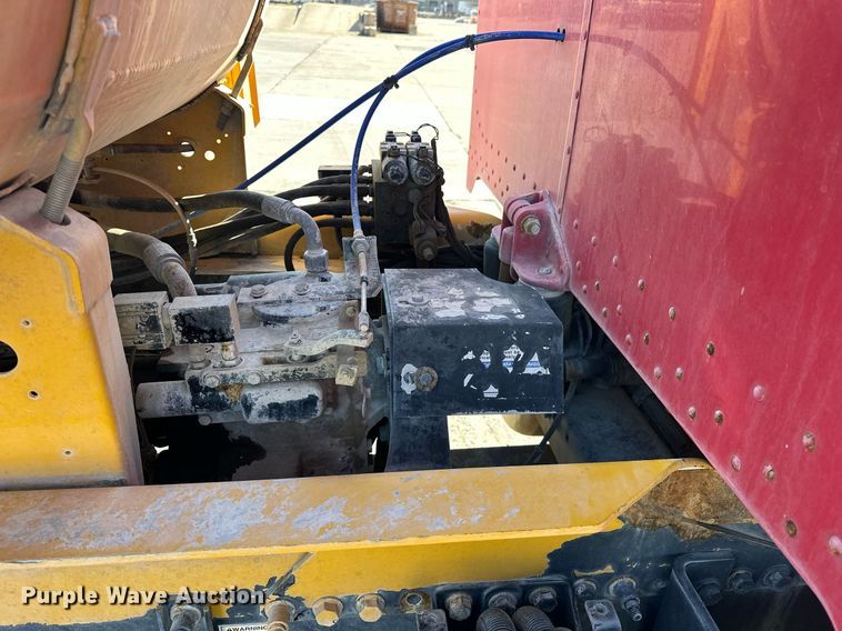 image for item DW5065 2014 Peterbilt 365 ready mix truck