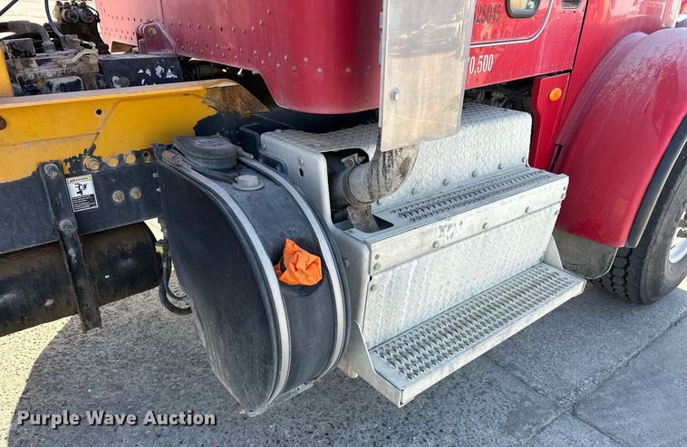 image for item DW5065 2014 Peterbilt 365 ready mix truck