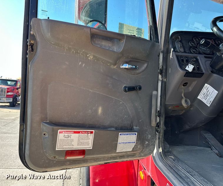 image for item DW5065 2014 Peterbilt 365 ready mix truck