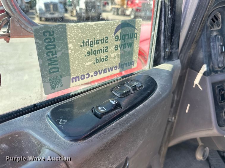 image for item DW5065 2014 Peterbilt 365 ready mix truck