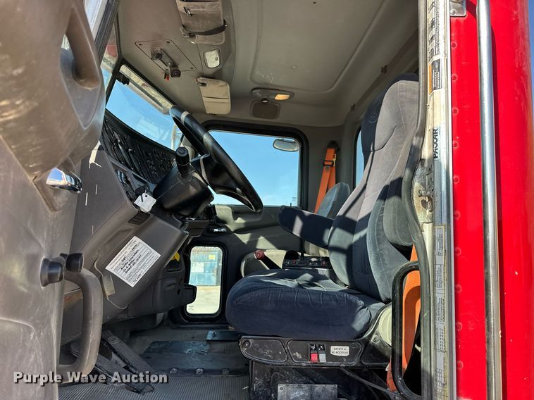 image for item DW5065 2014 Peterbilt 365 ready mix truck