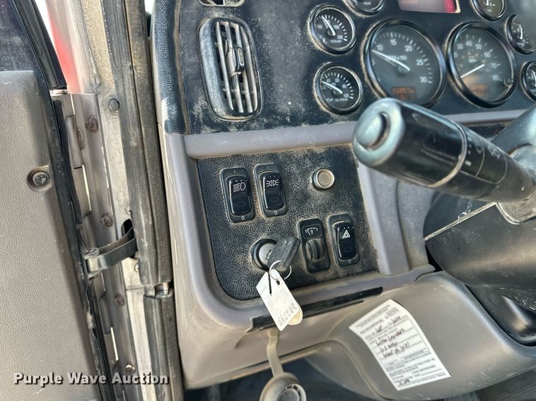 image for item DW5065 2014 Peterbilt 365 ready mix truck