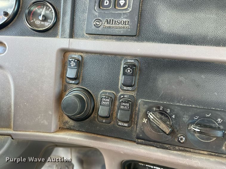 image for item DW5065 2014 Peterbilt 365 ready mix truck