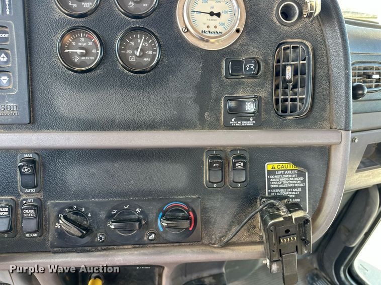 image for item DW5065 2014 Peterbilt 365 ready mix truck