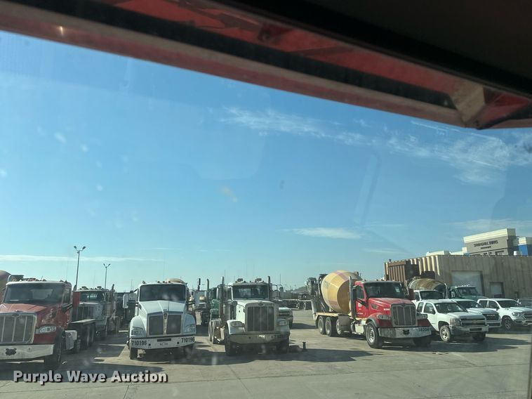 image for item DW5065 2014 Peterbilt 365 ready mix truck