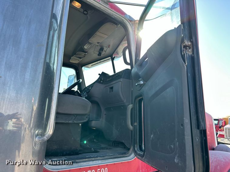 image for item DW5065 2014 Peterbilt 365 ready mix truck