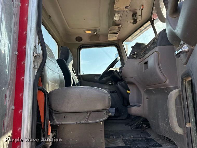 image for item DW5065 2014 Peterbilt 365 ready mix truck