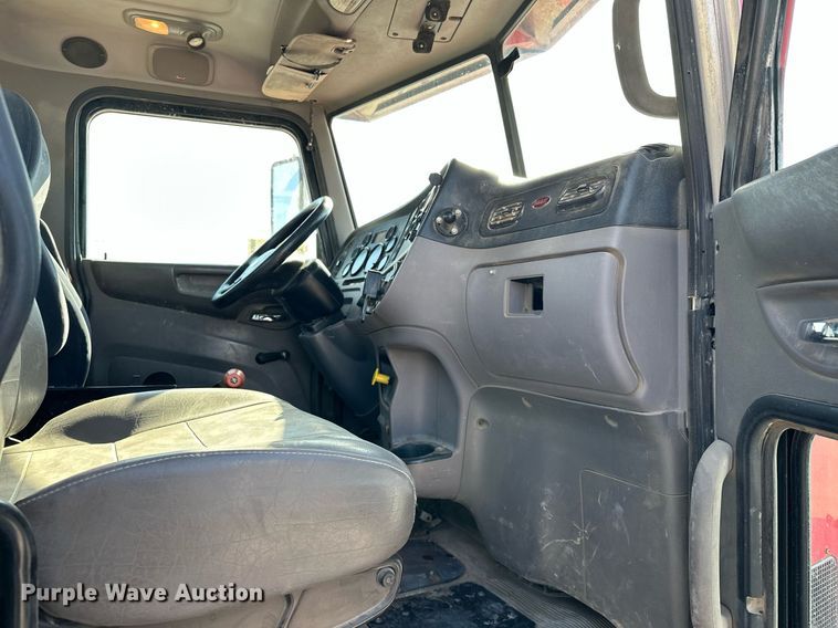 image for item DW5065 2014 Peterbilt 365 ready mix truck