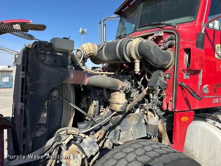 image for item DW5065 2014 Peterbilt 365 ready mix truck