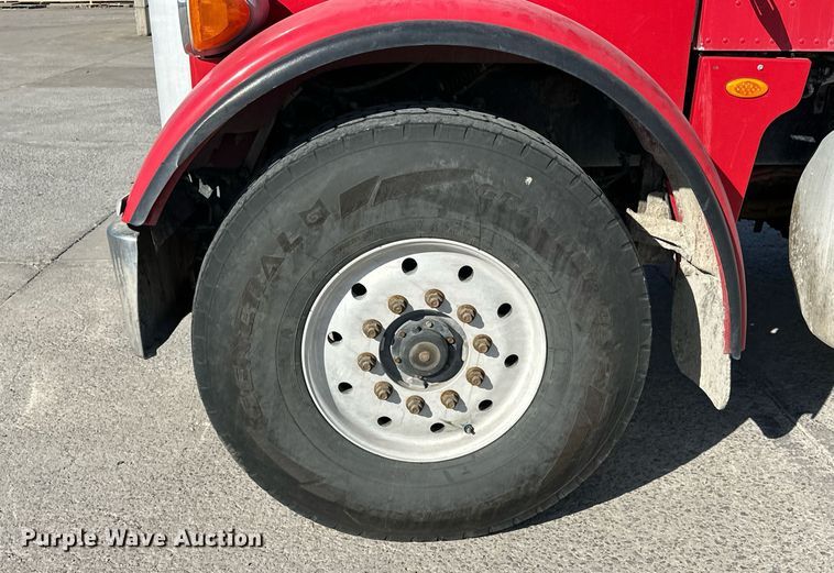 image for item DW5065 2014 Peterbilt 365 ready mix truck