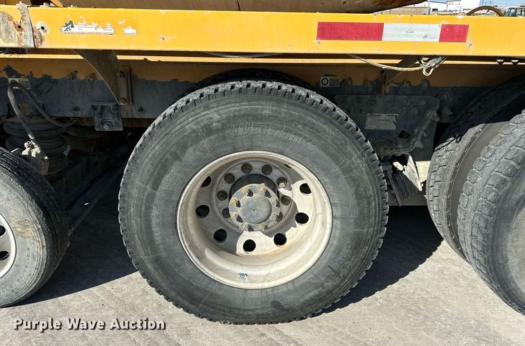 image for item DW5065 2014 Peterbilt 365 ready mix truck