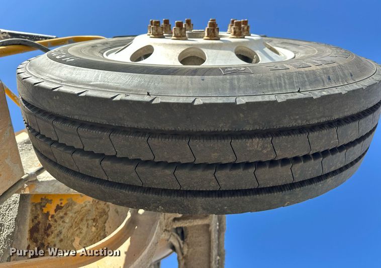 image for item DW5065 2014 Peterbilt 365 ready mix truck