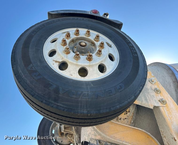 image for item DW5065 2014 Peterbilt 365 ready mix truck