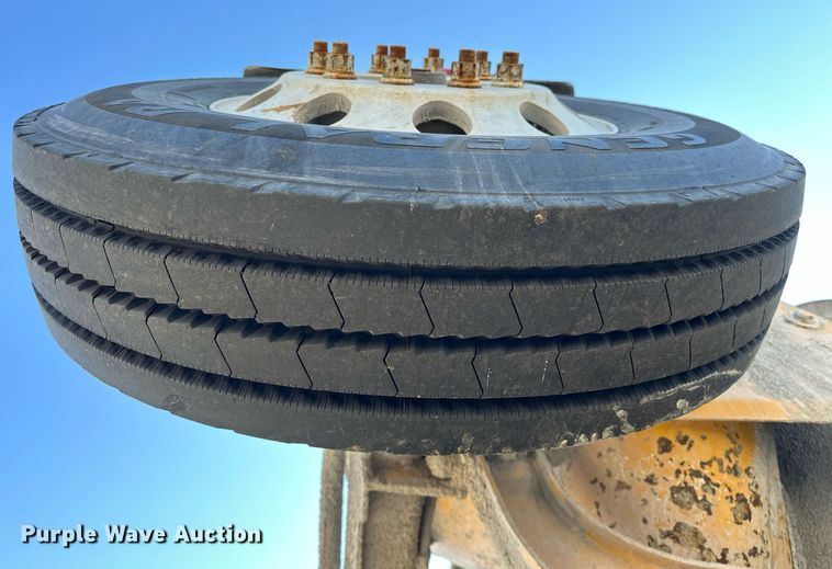 image for item DW5065 2014 Peterbilt 365 ready mix truck