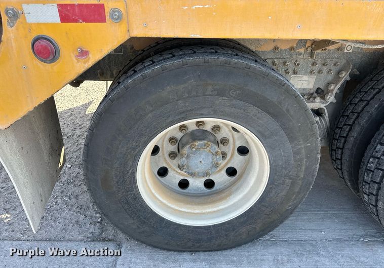 image for item DW5065 2014 Peterbilt 365 ready mix truck