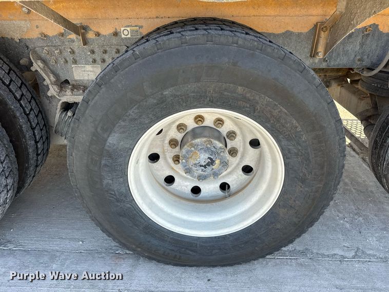 image for item DW5065 2014 Peterbilt 365 ready mix truck