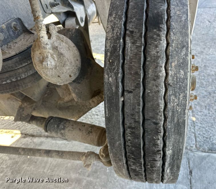 image for item DW5065 2014 Peterbilt 365 ready mix truck