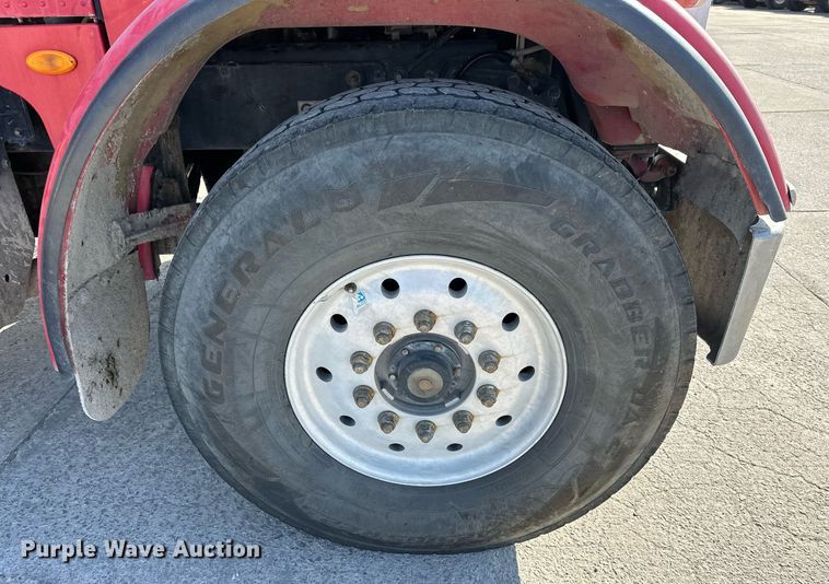 image for item DW5065 2014 Peterbilt 365 ready mix truck