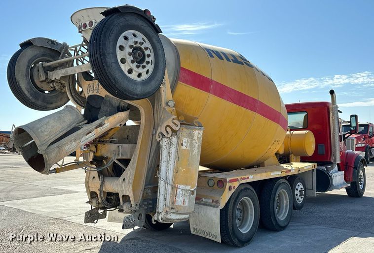 image for item DW5066 2016 Peterbilt 365 ready mix truck