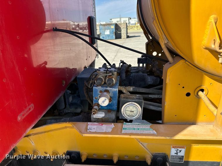 image for item DW5066 2016 Peterbilt 365 ready mix truck