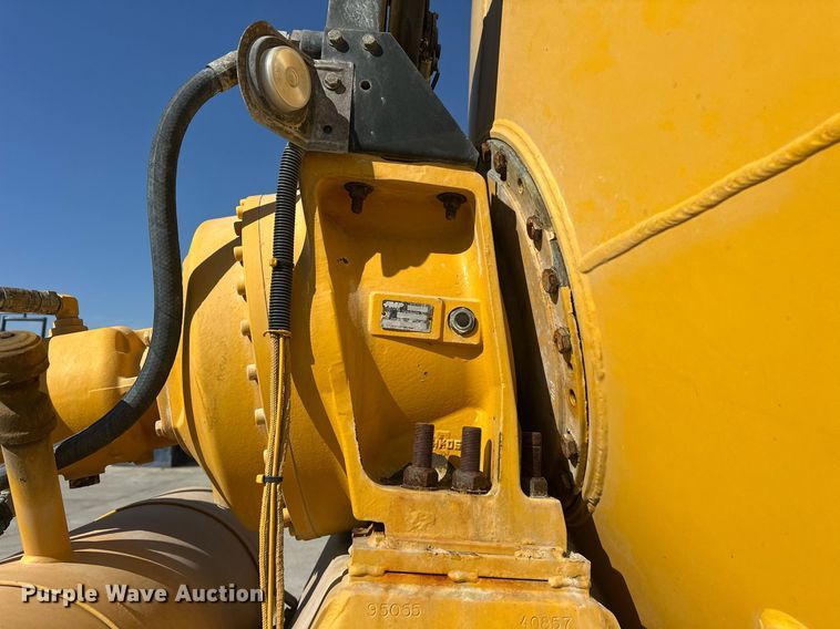 image for item DW5066 2016 Peterbilt 365 ready mix truck