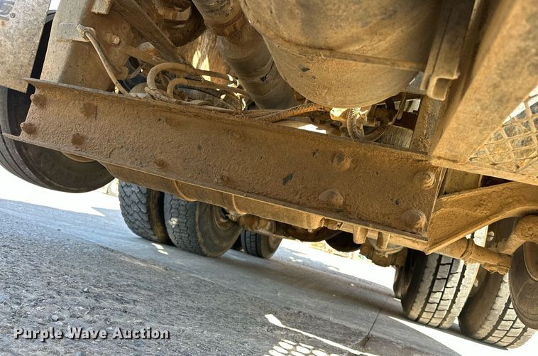 image for item DW5066 2016 Peterbilt 365 ready mix truck