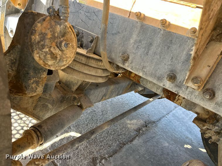 image for item DW5066 2016 Peterbilt 365 ready mix truck