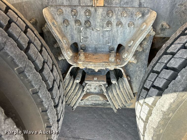 image for item DW5066 2016 Peterbilt 365 ready mix truck