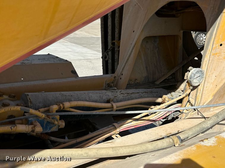 image for item DW5066 2016 Peterbilt 365 ready mix truck