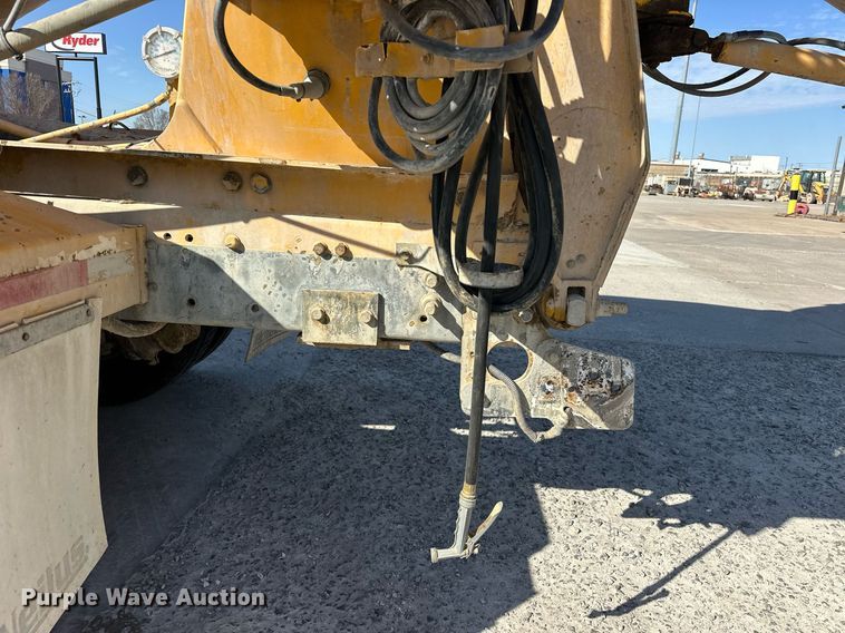 image for item DW5066 2016 Peterbilt 365 ready mix truck