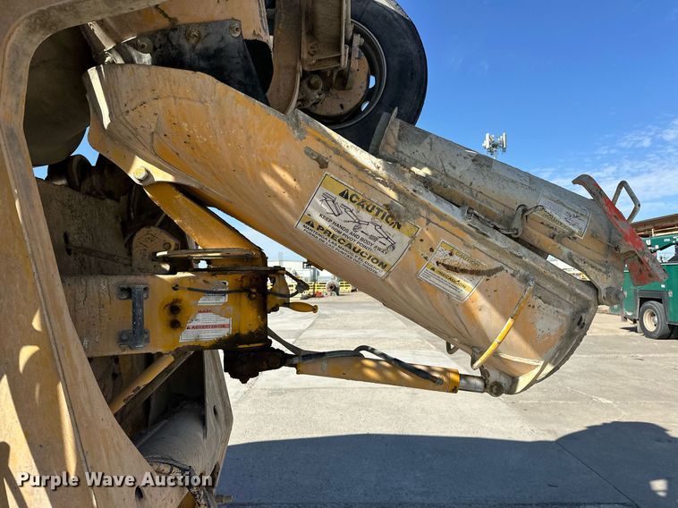 image for item DW5066 2016 Peterbilt 365 ready mix truck