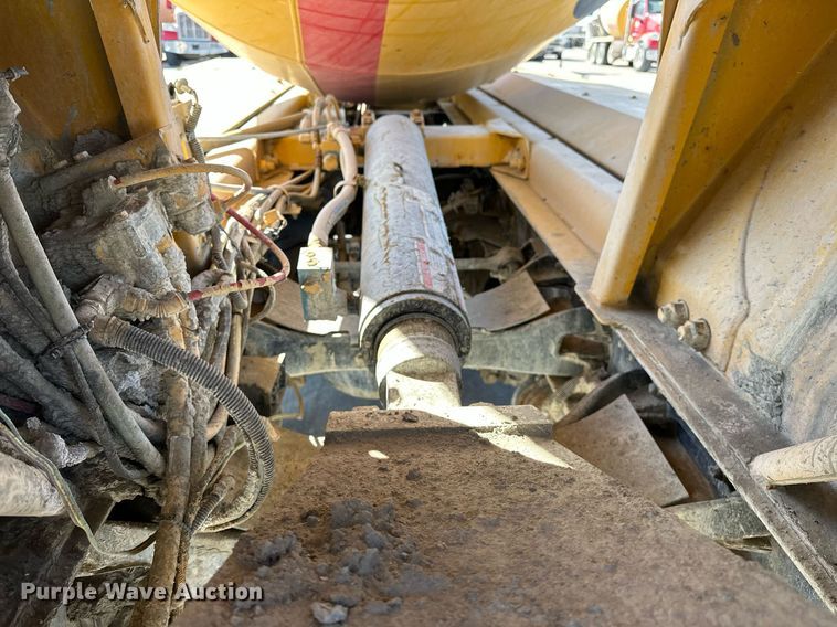 image for item DW5066 2016 Peterbilt 365 ready mix truck