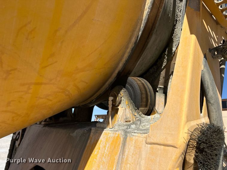 image for item DW5066 2016 Peterbilt 365 ready mix truck