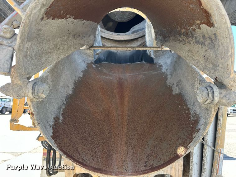 image for item DW5066 2016 Peterbilt 365 ready mix truck