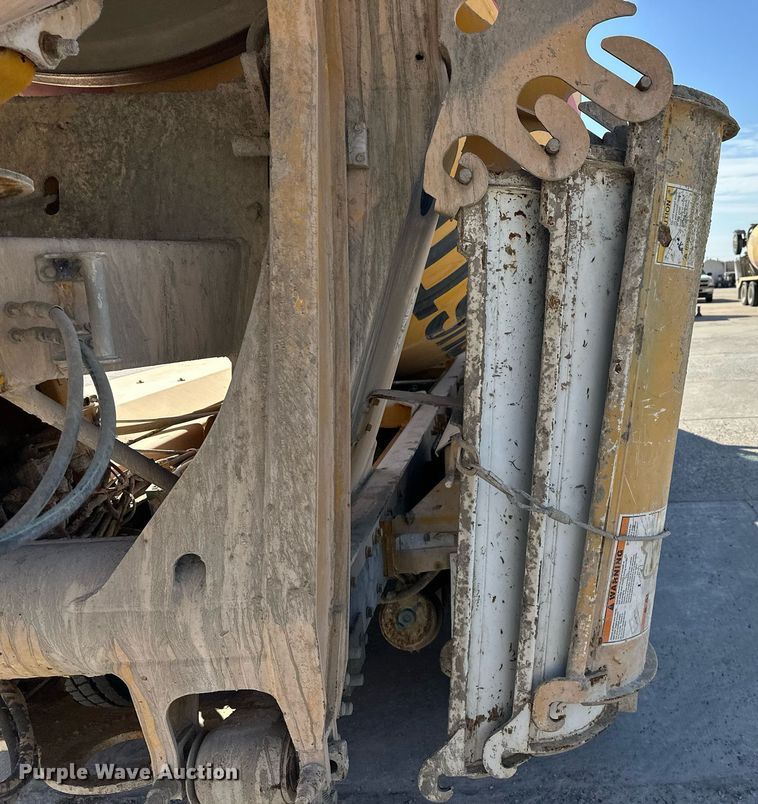 image for item DW5066 2016 Peterbilt 365 ready mix truck