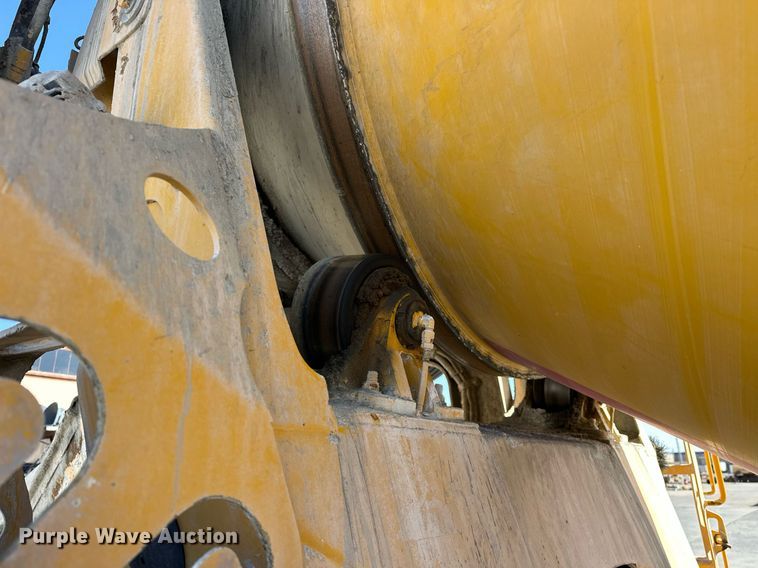 image for item DW5066 2016 Peterbilt 365 ready mix truck