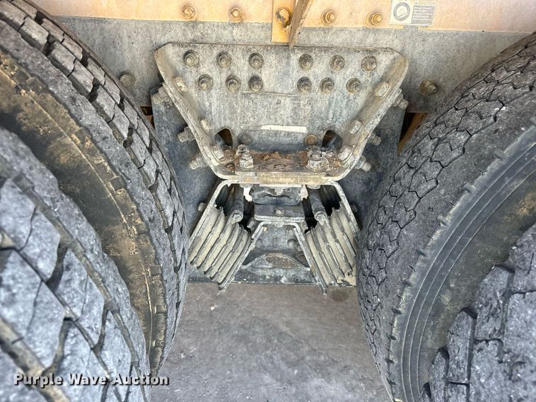 image for item DW5066 2016 Peterbilt 365 ready mix truck