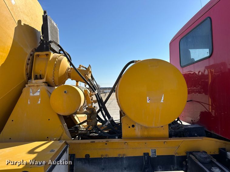 image for item DW5066 2016 Peterbilt 365 ready mix truck