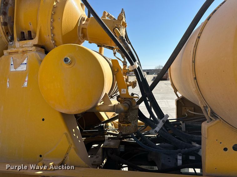 image for item DW5066 2016 Peterbilt 365 ready mix truck